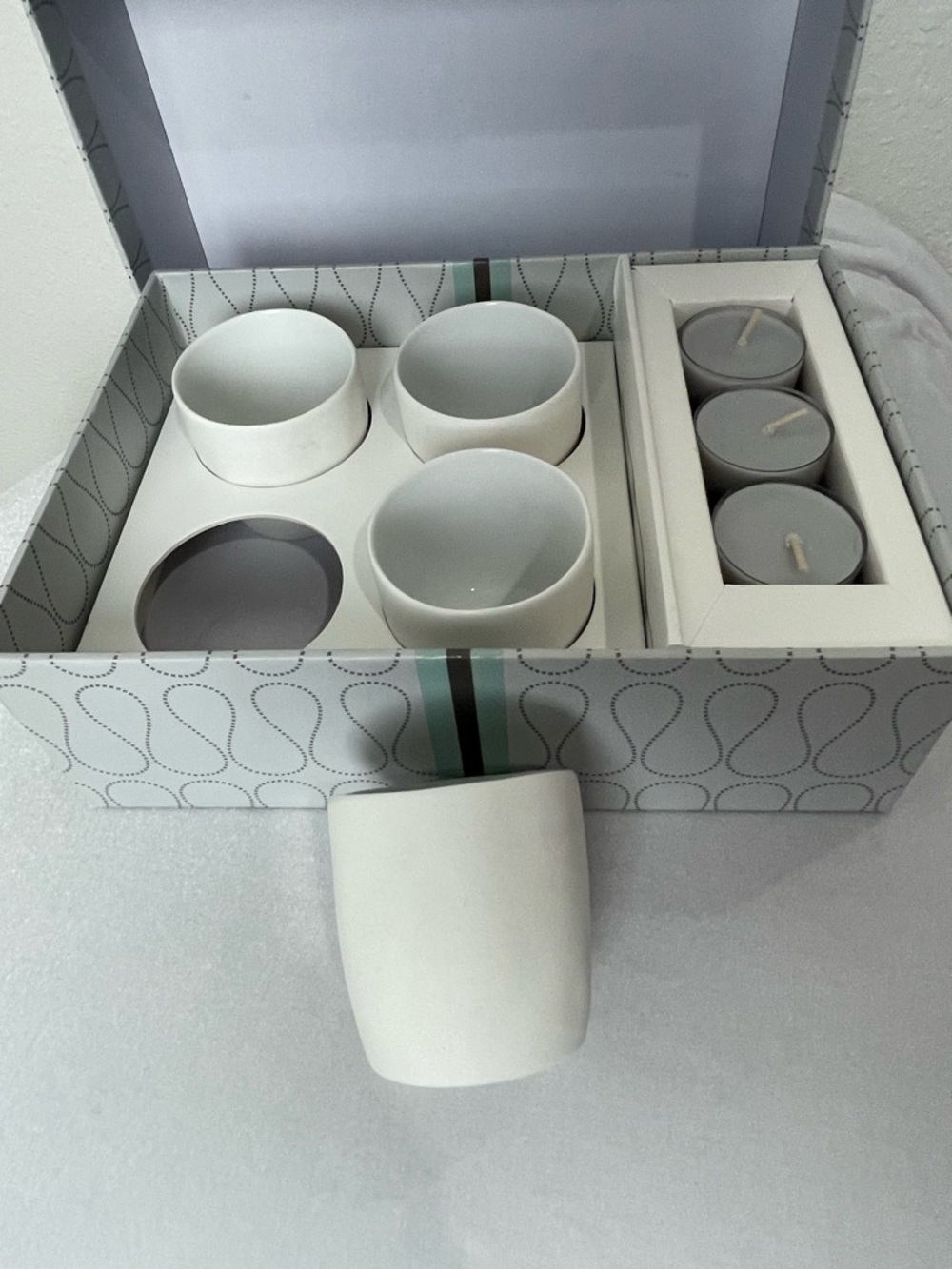 Best New York Alfresco white tea & rosemary tealight candles with holders NWT - Picture 3 of 4
